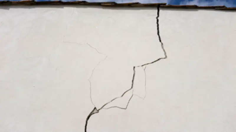 Sécheresse 2025 : Cazouls-lès-Béziers recense les habitations endommagées pour catastrophe naturelle