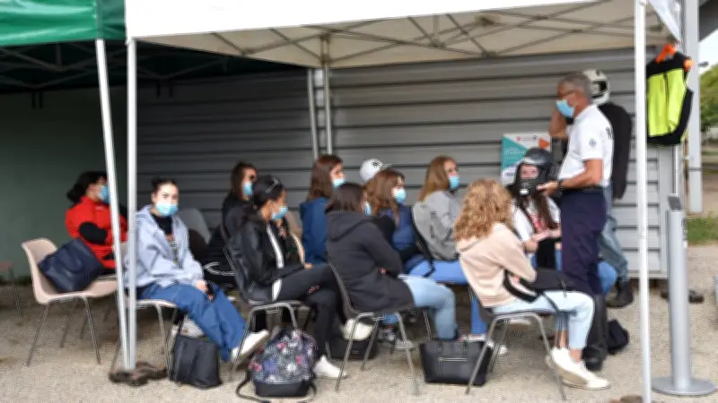 Sécurité routière : des ateliers interactifs sensibilisent les lycéens aux risques des deux-roues