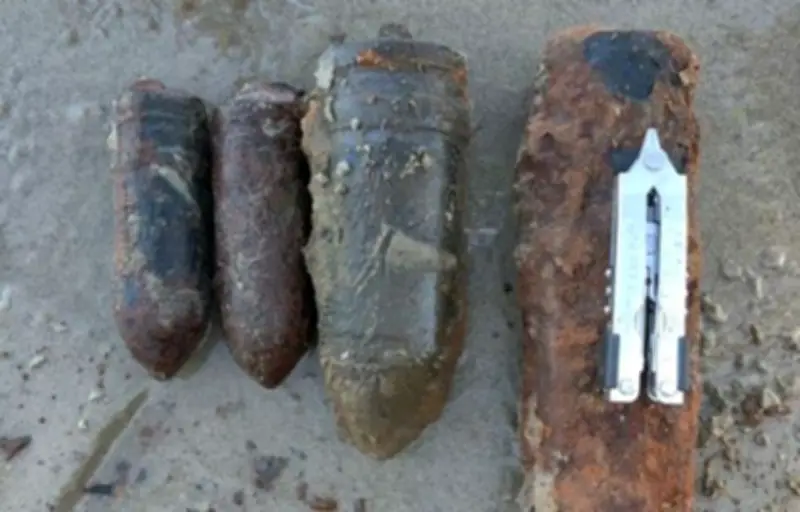Sept obus de la Seconde Guerre mondiale neutralisés sur les plages du nord de la France