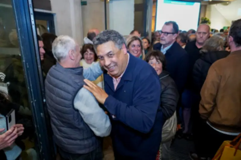 Serge Blanco conquiert Biarritz en séduisant les quartiers populaires éloignés du littoral