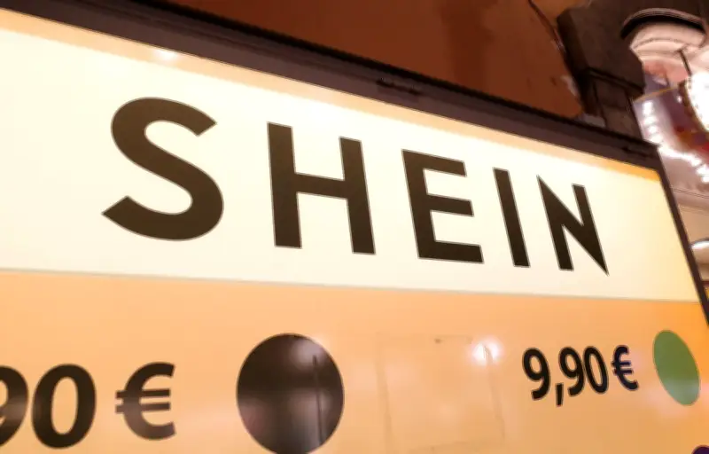 Shein échappe à la suspension en France malgré la découverte d'armes et de poupées sexuelles
