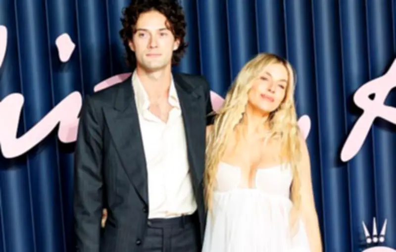 Sienna Miller : sérénité et grossesse à 44 ans, loin des injonctions sociales