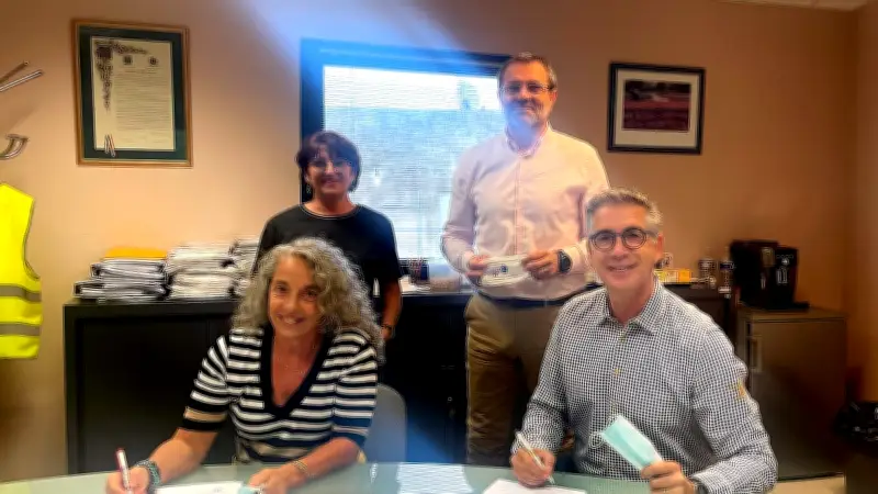 Signature de la convention pour la crèche Pomme d'Api à Caissargues