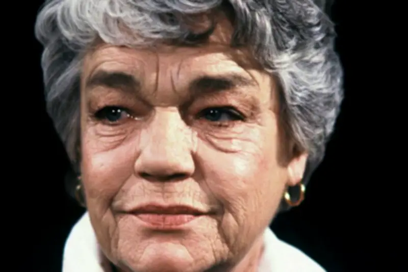Simone Signoret en 1985 : du cinéma à l'écriture, une pulsion créatrice révélée