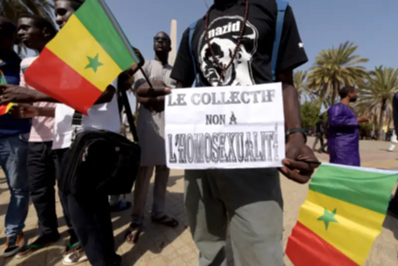 Sénégal : la loi durcissant la répression contre l'homosexualité adoptée, plongeant la communauté LGBT+ dans la terreur