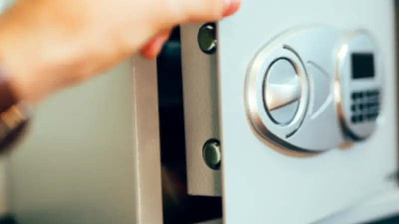 Société Générale perd les bijoux familiaux d'une cliente et propose une indemnisation dérisoire