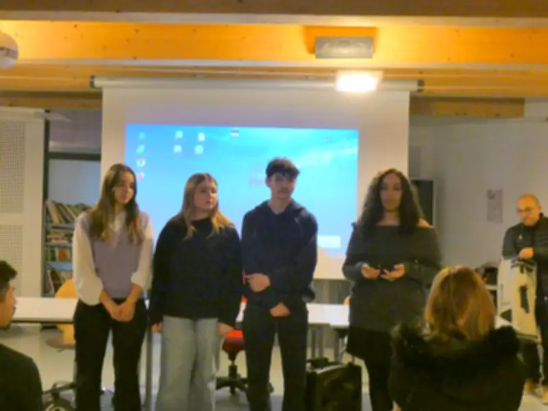 Soirée d'orientation au collège Nelson-Mandela : anciens élèves et proviseurs guident les 3e