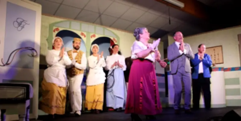 Soirée théâtre avec « Frou Frou les Bains » à Porte-de-Benauge ce samedi