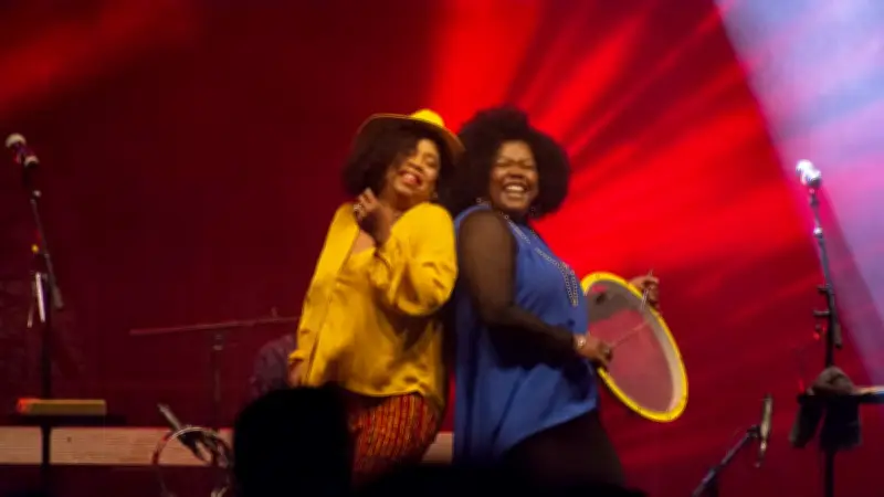 Solah : deux sœurs réunionnaises illuminent Bagnols-sur-Cèze avec les musiques de l'océan Indien