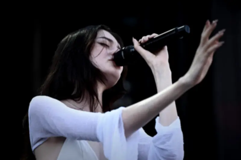 Solann, révélation des Victoires de la musique, en concert à Bergerac