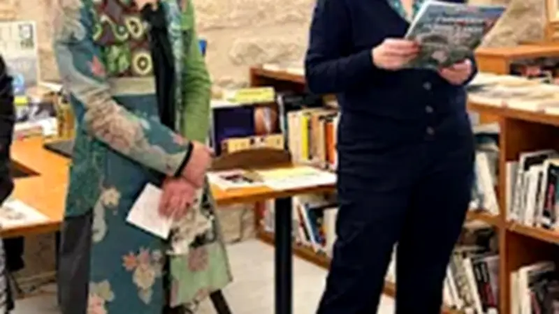Sonia Liska expose au château de Barjac une ode à la nature et aux fleurs