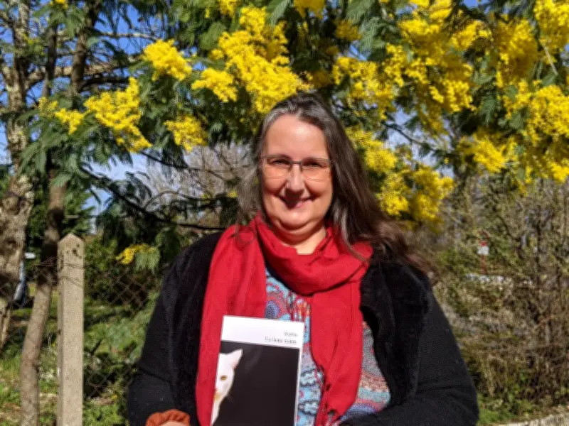 Sophia dévoile son intimité dans son quatrième livre poétique « La Lune noire »