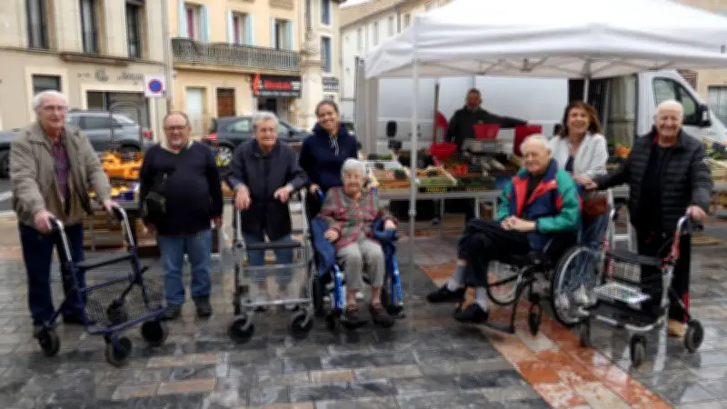 Sortie au marché pour les résidents de l'Ehpad de Thézan-lès-Béziers