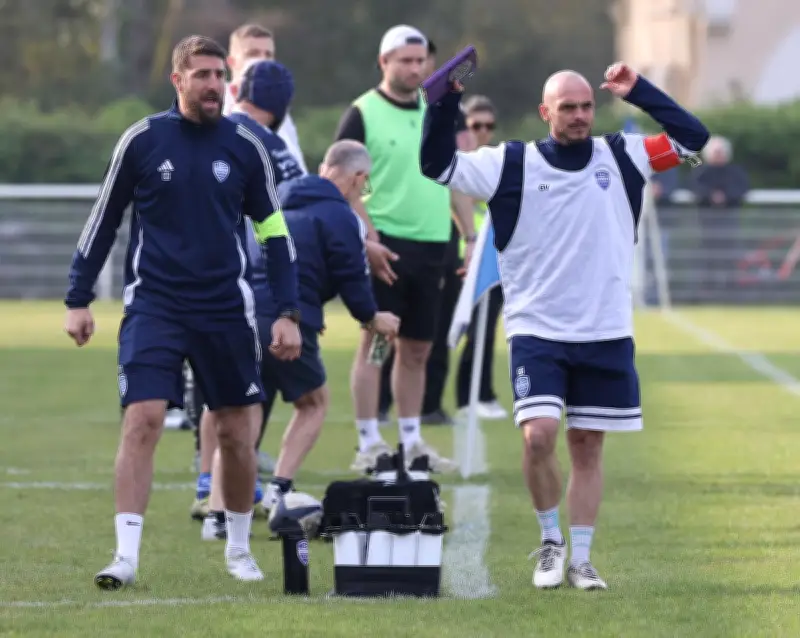 Soustons domine Bergerac en rugby Pro D2, le maintien s'éloigne pour les visiteurs