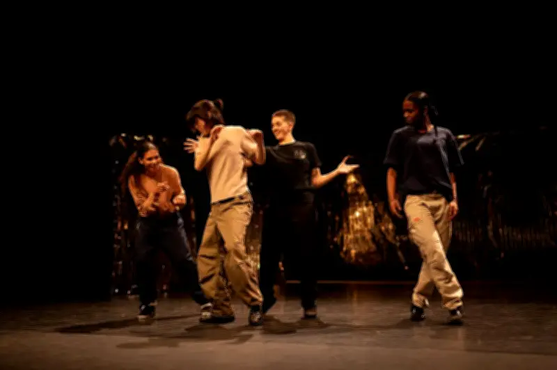 Spectacle 'Raw' à Langon : quatre danseuses mêlent hip-hop et théâtre aux Carmes