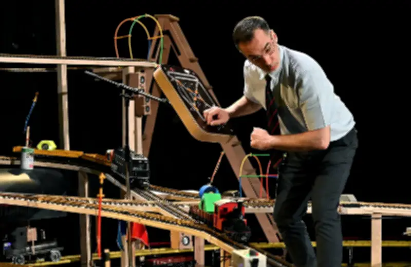 Spectacles Jeunesse en Gironde : Théâtre d'Objets, Marionnettes et Histoire Féminine