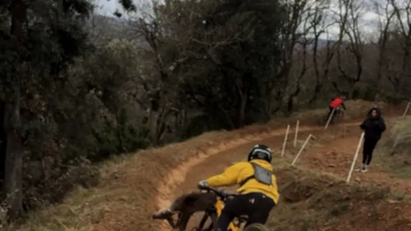 SR Suntour DH de Millau : Un pilote heurte un chevreuil en pleine descente