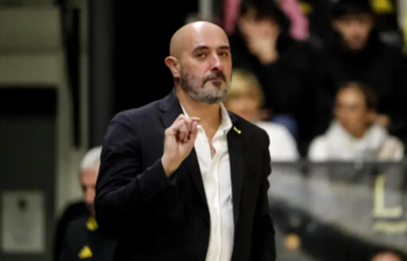 Stade Rochelais Basket : Germain Castano surprend avec un cinq majeur renouvelé