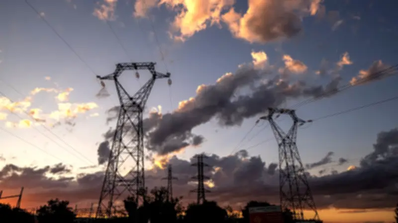 Sète plongée dans le noir : une panne géante du réseau RTE paralyse la ville