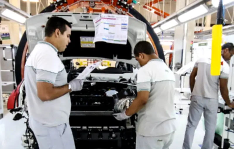 Stellantis : Antonio Filosa corrige l'héritage Tavares avec 2000 ingénieurs