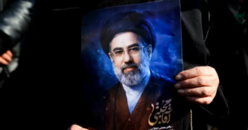 Succession en Iran : le scénario d'une dictature militaire toujours possible selon un expert