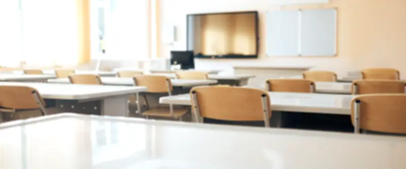 Suicide d'une enseignante harcelée : sa veuve témoigne du drame homophobe