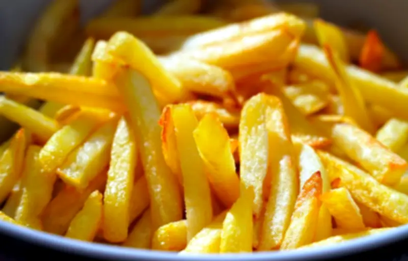 Suisse : saisie record de 3 tonnes de frites et poulet dans un trafic alimentaire