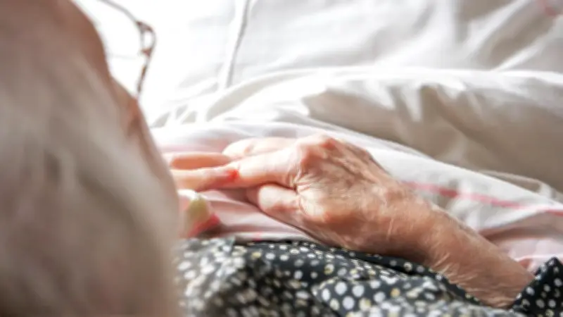 Suisse : un médecin étrangle sa compagne pendant son sommeil, l'affaire classée sans suite