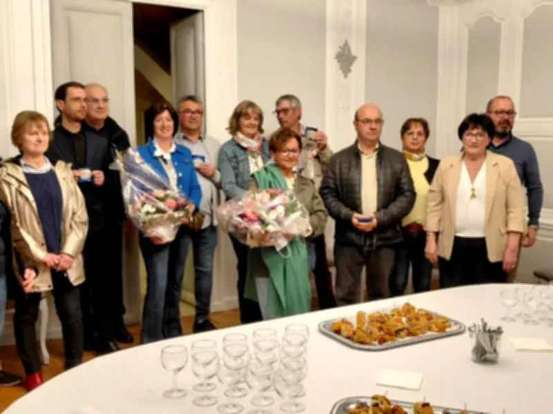 Surgères honore quatre commerçants historiques pour leur dévouement au centre-ville