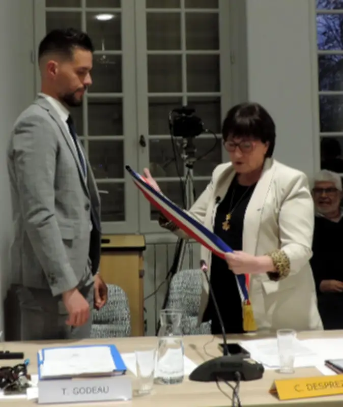 Surgères : Thomas Godeau, 32 ans, élu nouveau maire, succède à Catherine Desprez