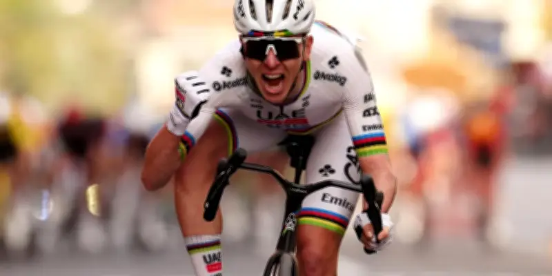 Tadej Pogacar remporte Milan-San Remo pour la première fois malgré une chute