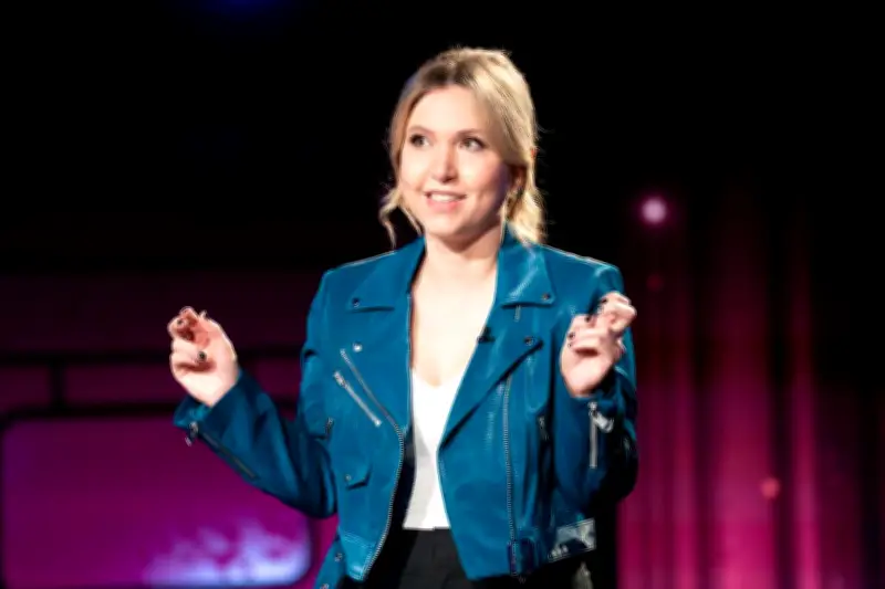 Taylor Tomlinson : la fille prodigue de l'humour américain fait son retour