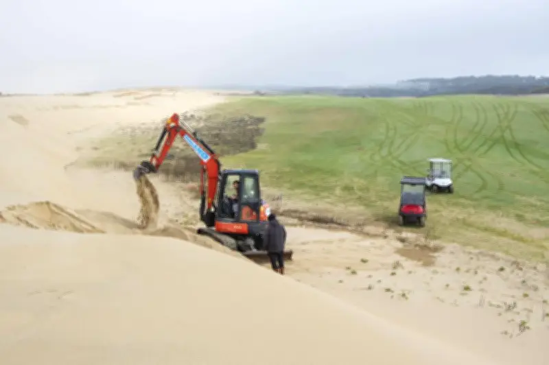 Tempêtes hivernales : le golf de Moliets enseveli sous le sable avant une compétition nationale
