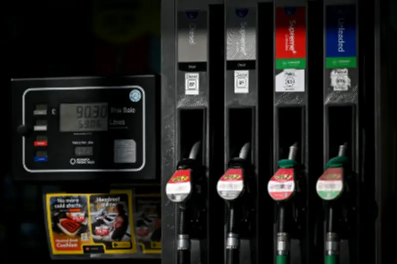 Tensions persistantes sur les marchés financiers avec le pétrole autour de 100 dollars