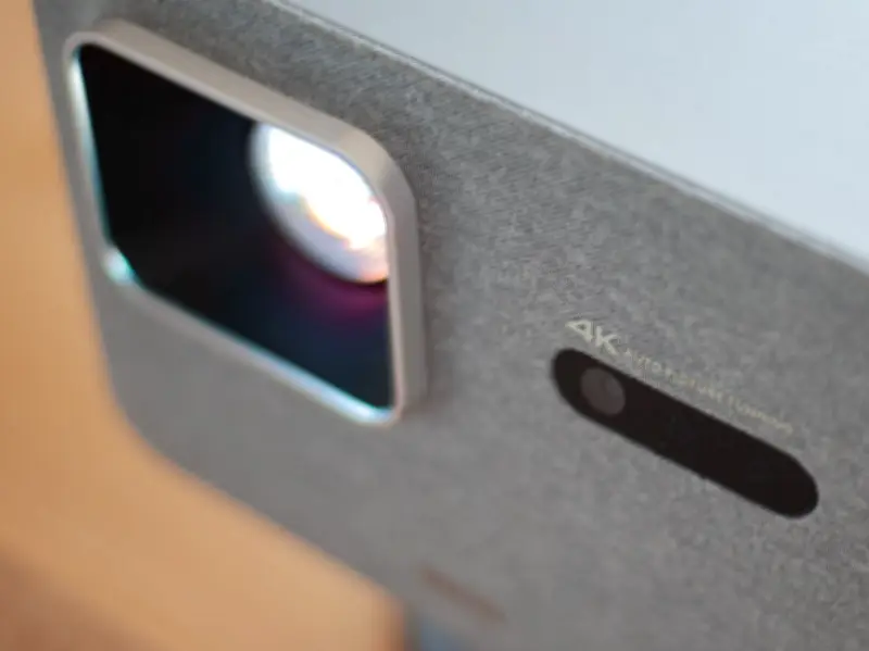 Test du vidéoprojecteur BenQ TK705STi : une alternative polyvalente au téléviseur