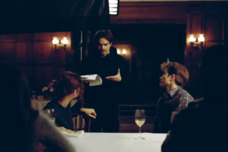 « The Drama » : une critique acerbe du conformisme bourgeois par Borgli