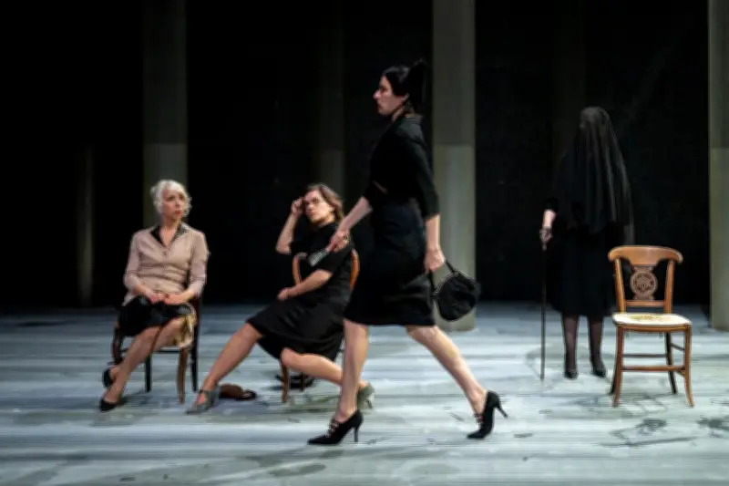 Thibaud Croisy revisite 'La Maison de Bernarda Alba' de Lorca au TNBA