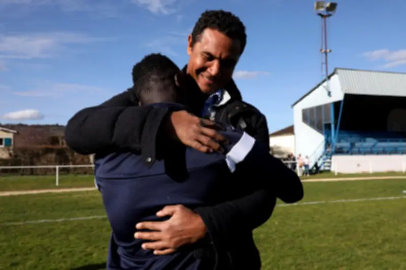 Thierry Dusautoir et Zozo : une rencontre émouvante en Dordogne pour le rugby