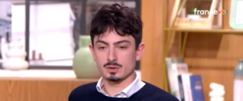 Théo Fernandez des "Tuches" révèle sa tentative de suicide dans une émission télé