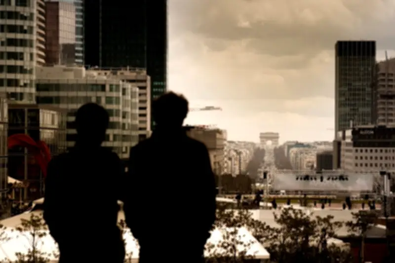 Thomas Bronnec dépeint Paris sous les drones de guerre dans 'Toute l'infortune du monde'