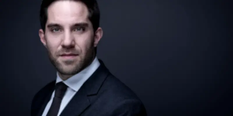 Thomas Ménage invité de Questions Politiques : suivez l'émission en direct