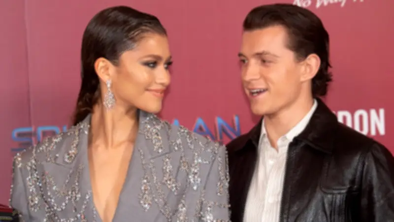 Tom Holland et Zendaya se sont mariés en secret, révèle leur styliste