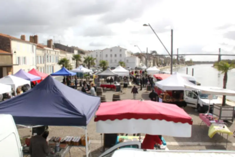 Tonnay-Charente célèbre le printemps avec un marché animé sur les quais