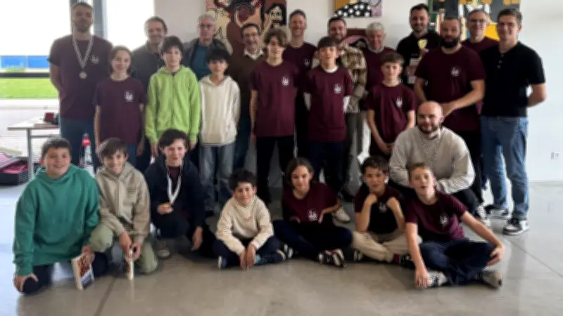 Tournoi d'échecs à Sauveterre : 24 joueurs s'affrontent dans une compétition intergénérationnelle