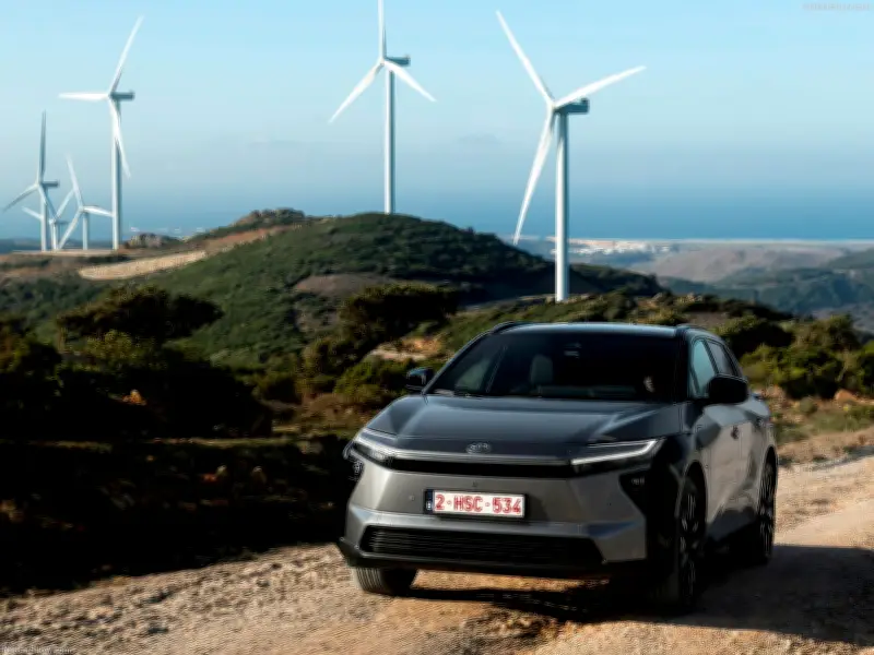 Toyota maintient sa foi dans l'hybride face à l'électrique jugée trop coûteuse