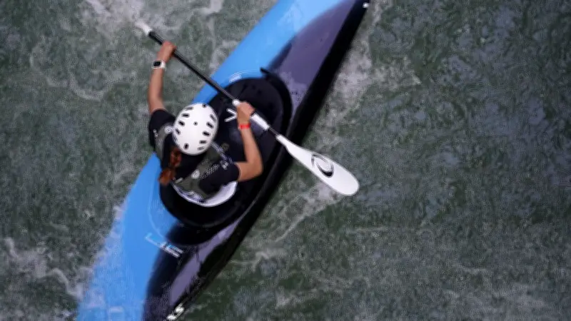 Tragédie en kayak : une femme meurt noyée après le glissement de son gilet de sauvetage