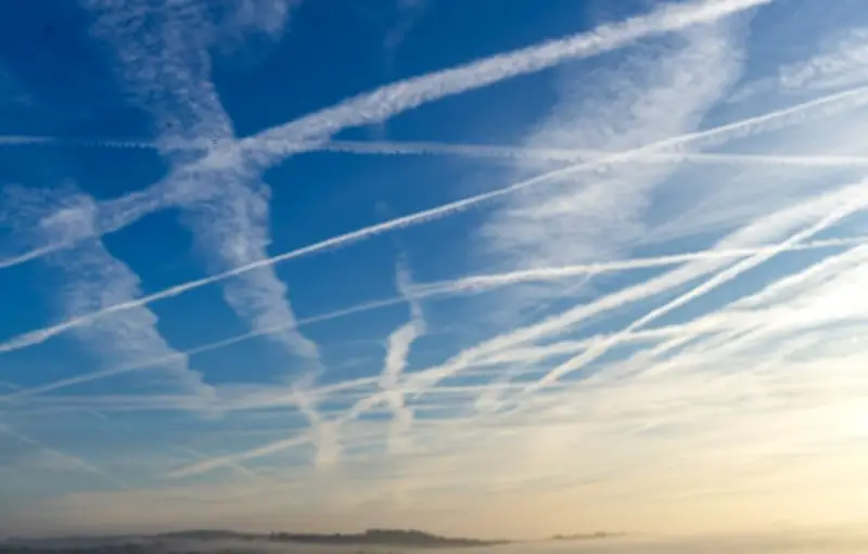 Traînées d'avion : Thalès et Amélia testent avec succès une solution pour réduire leur impact climatique