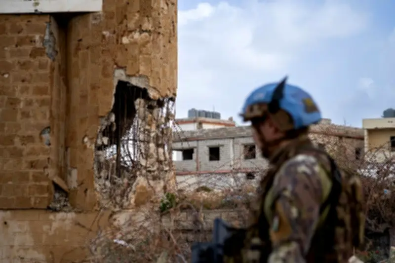 Trois Casques bleus blessés au Liban : Macron dénonce une attaque inacceptable