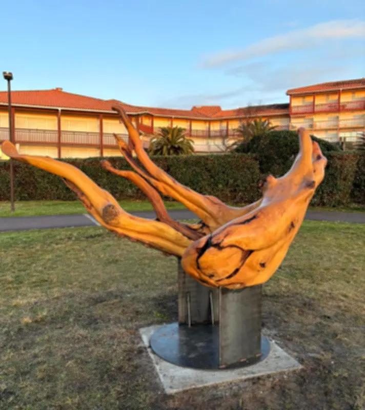 Trois nouvelles sculptures enrichissent le chemin de la Coustille après la Fête du bois flotté