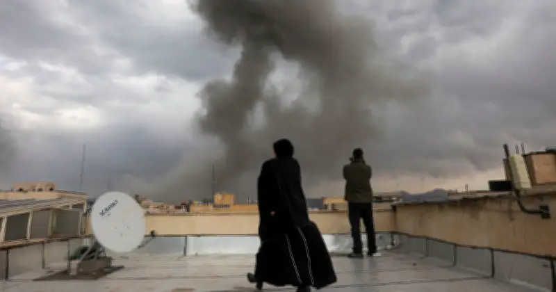 Trump et Israël lancent une offensive aérienne massive contre l'Iran, visant un changement de régime